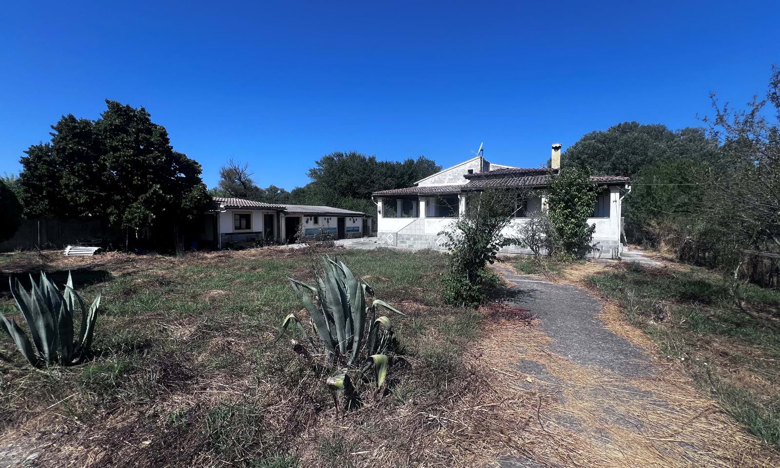 Listing photograph 18 of 21 of the house in Velonades, published by Corfu Home Finders.