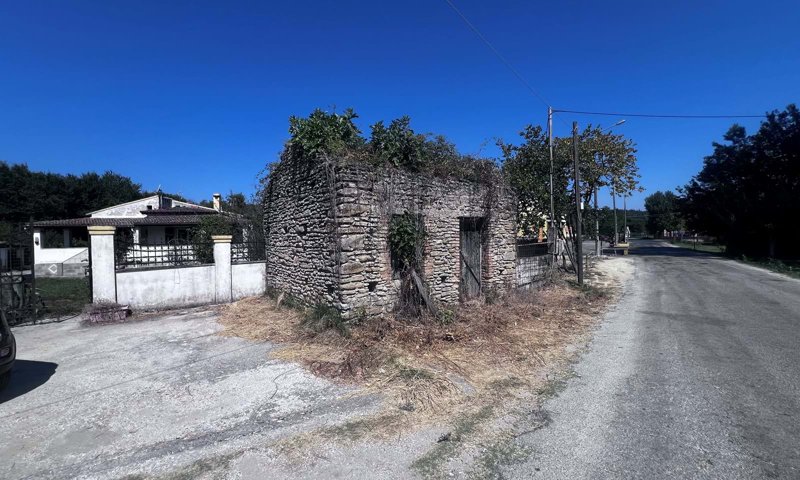 Listing photograph 20 of 21 of the house in Velonades, published by Corfu Home Finders.