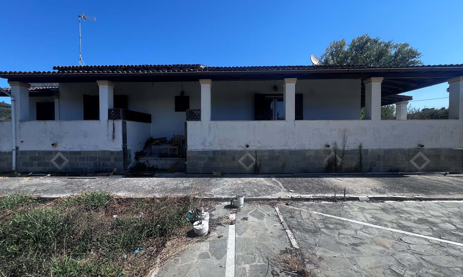Listing photograph 16 of 21 of the house in Velonades, published by Corfu Home Finders.