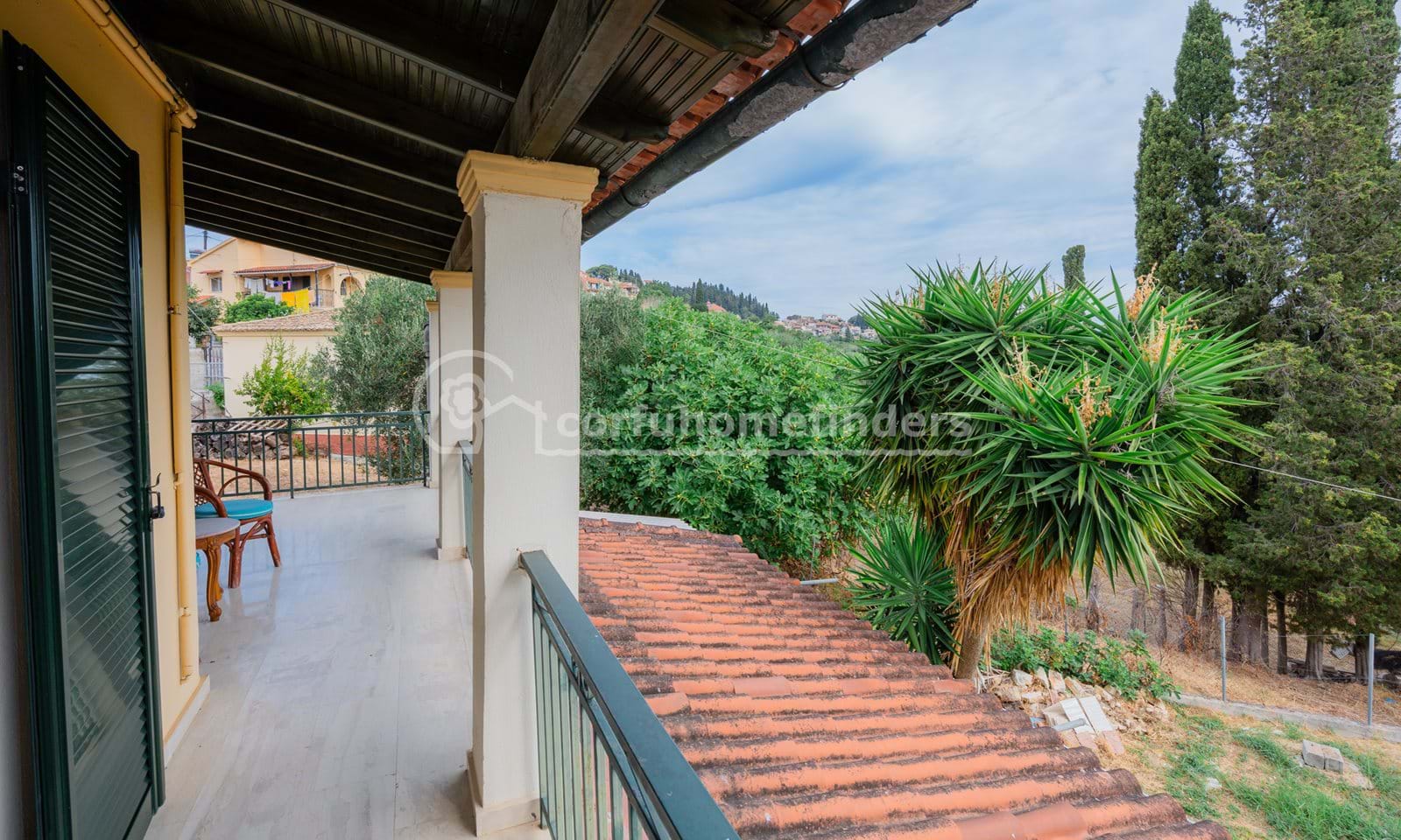 Listing photograph 12 of 25 of the house in Karousades, published by Corfu Home Finders.