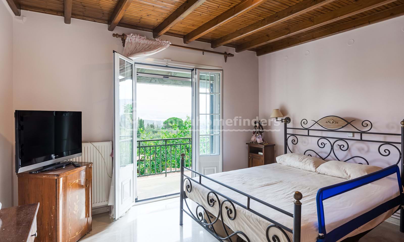 Listing photograph 9 of 25 of the house in Karousades, published by Corfu Home Finders.