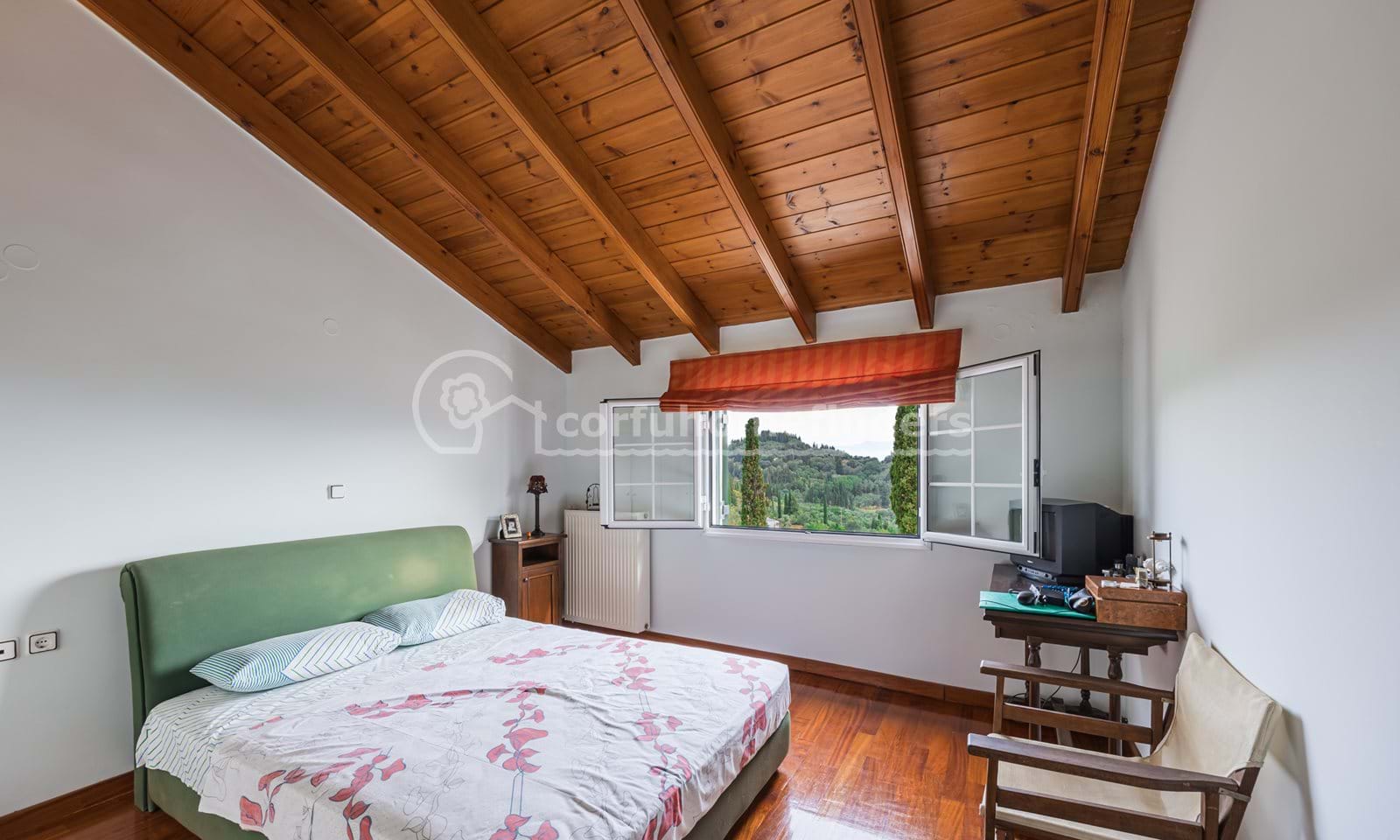 Listing photograph 17 of 25 of the house in Karousades, published by Corfu Home Finders.
