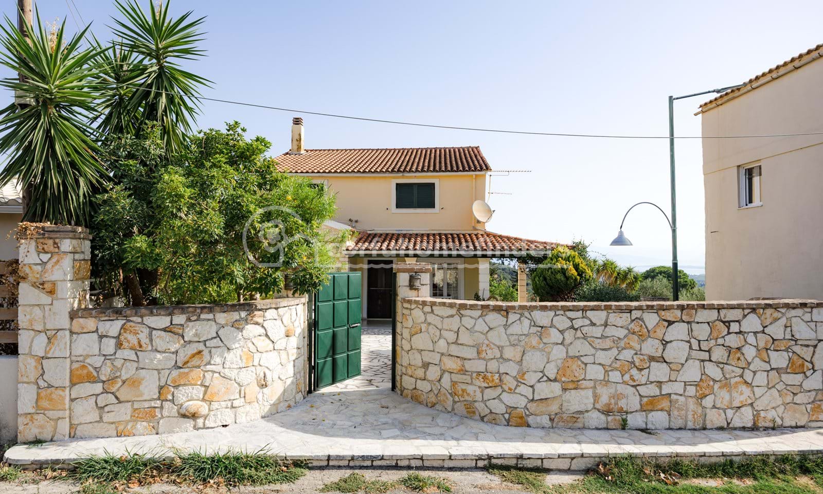 Listing photograph 2 of 25 of the house in Karousades, published by Corfu Home Finders.