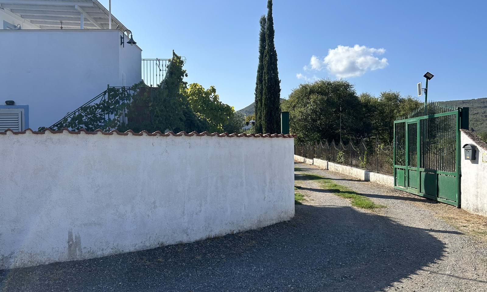 Listing photograph 2 of 13 of the apartment in Gardelades, published by Corfu Home Finders.