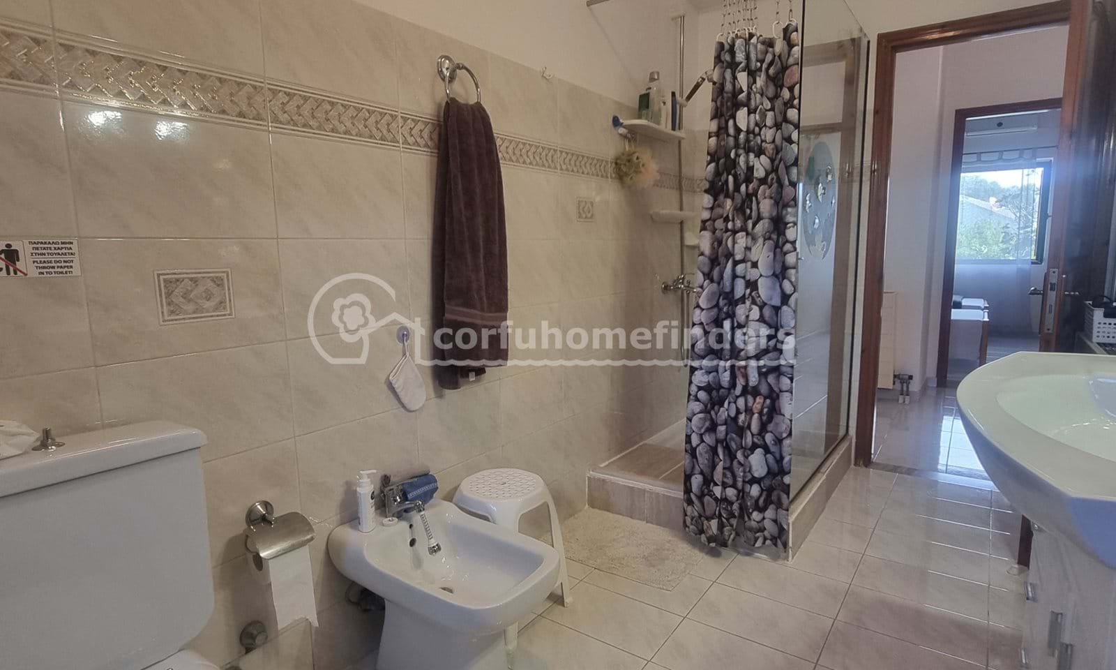 Listing photograph 19 of 25 of the house in Lefkimmi, published by Corfu Home Finders.