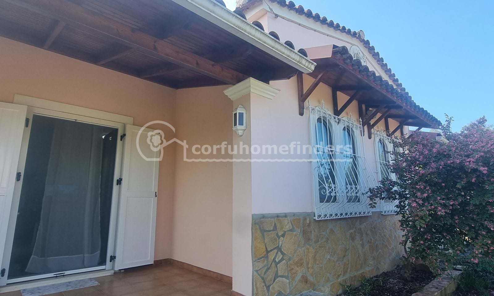 Listing photograph 2 of 25 of the house in Lefkimmi, published by Corfu Home Finders.
