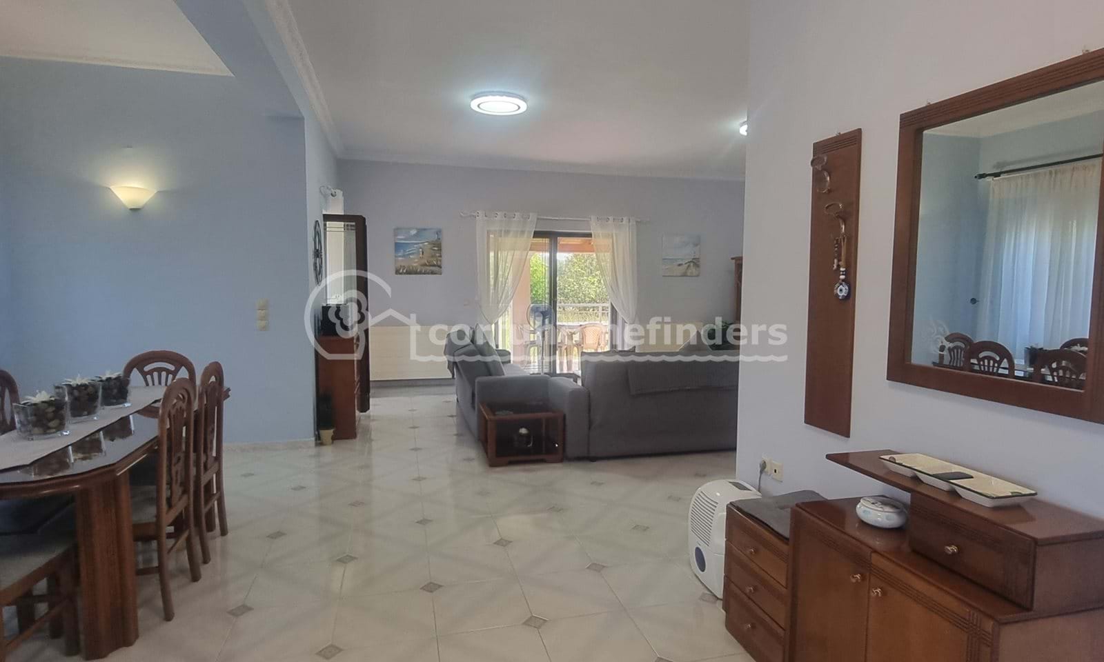 Listing photograph 8 of 25 of the house in Lefkimmi, published by Corfu Home Finders.