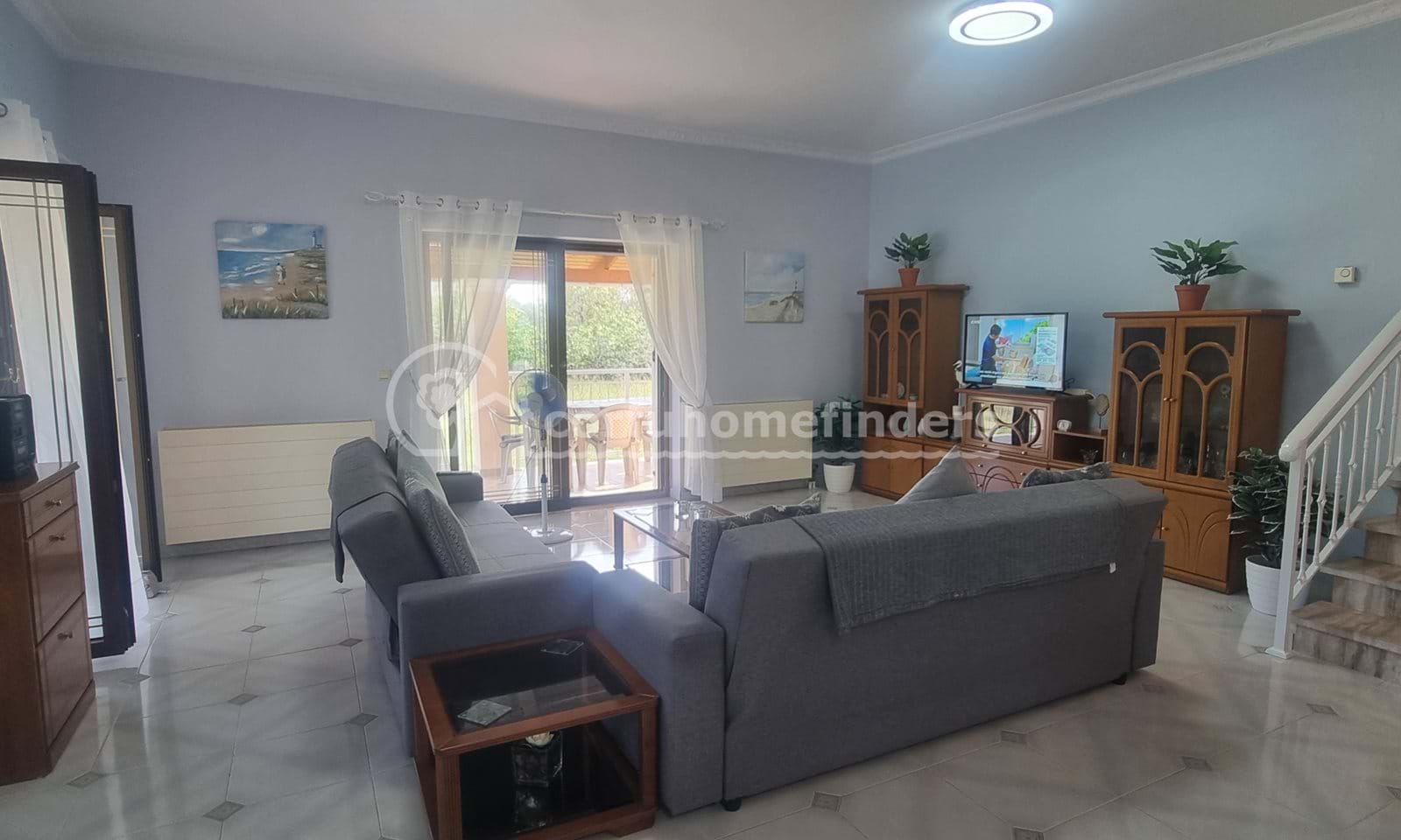 Listing photograph 4 of 25 of the house in Lefkimmi, published by Corfu Home Finders.