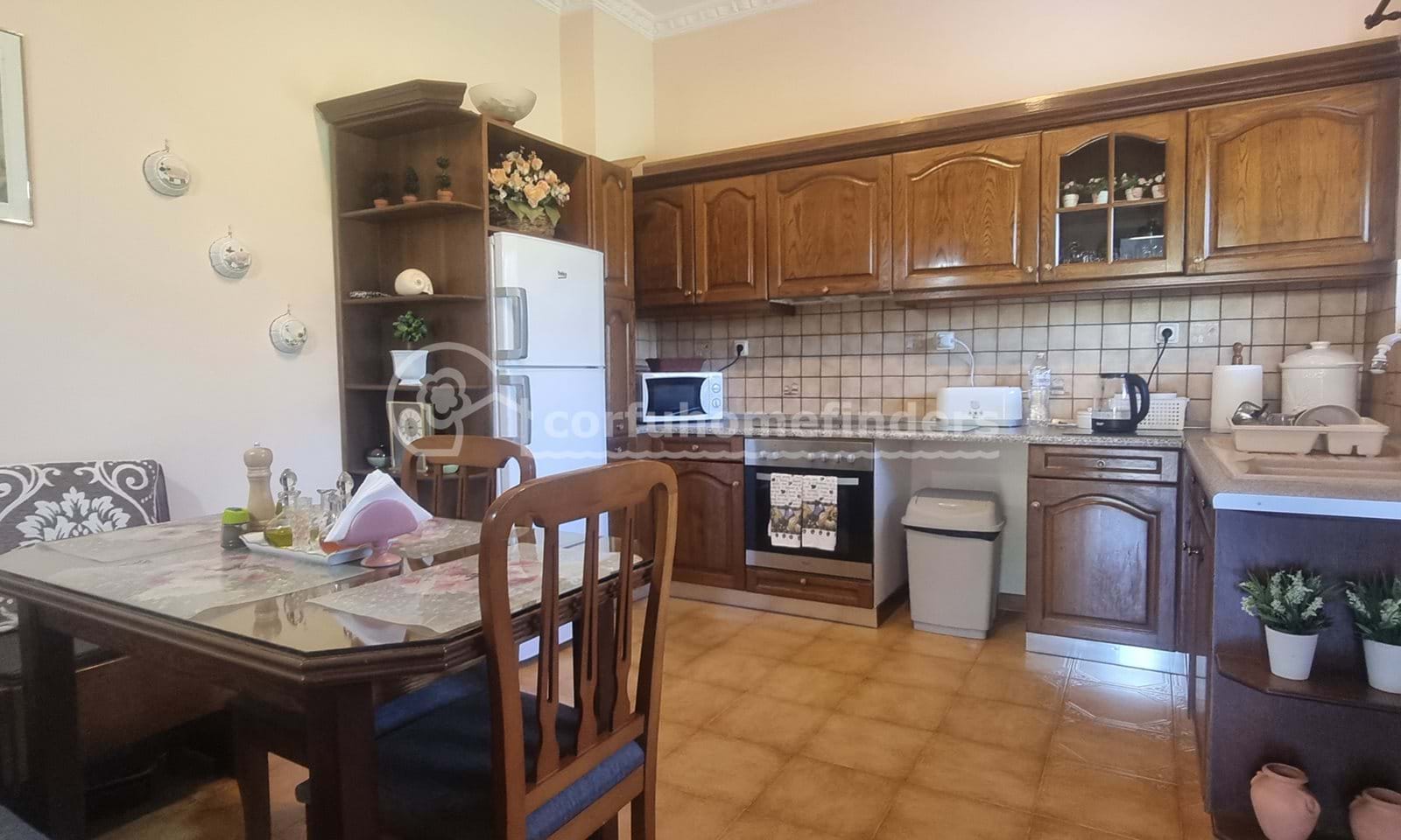 Listing photograph 11 of 25 of the house in Lefkimmi, published by Corfu Home Finders.