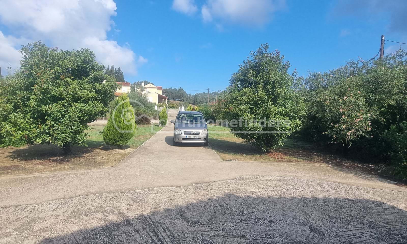 Listing photograph 3 of 25 of the house in Lefkimmi, published by Corfu Home Finders.