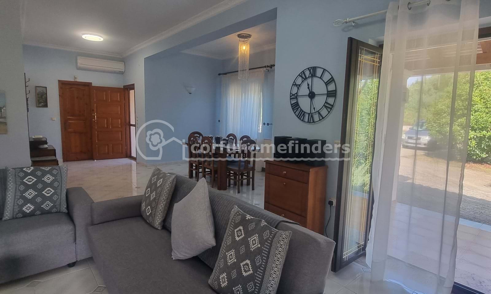Listing photograph 5 of 25 of the house in Lefkimmi, published by Corfu Home Finders.