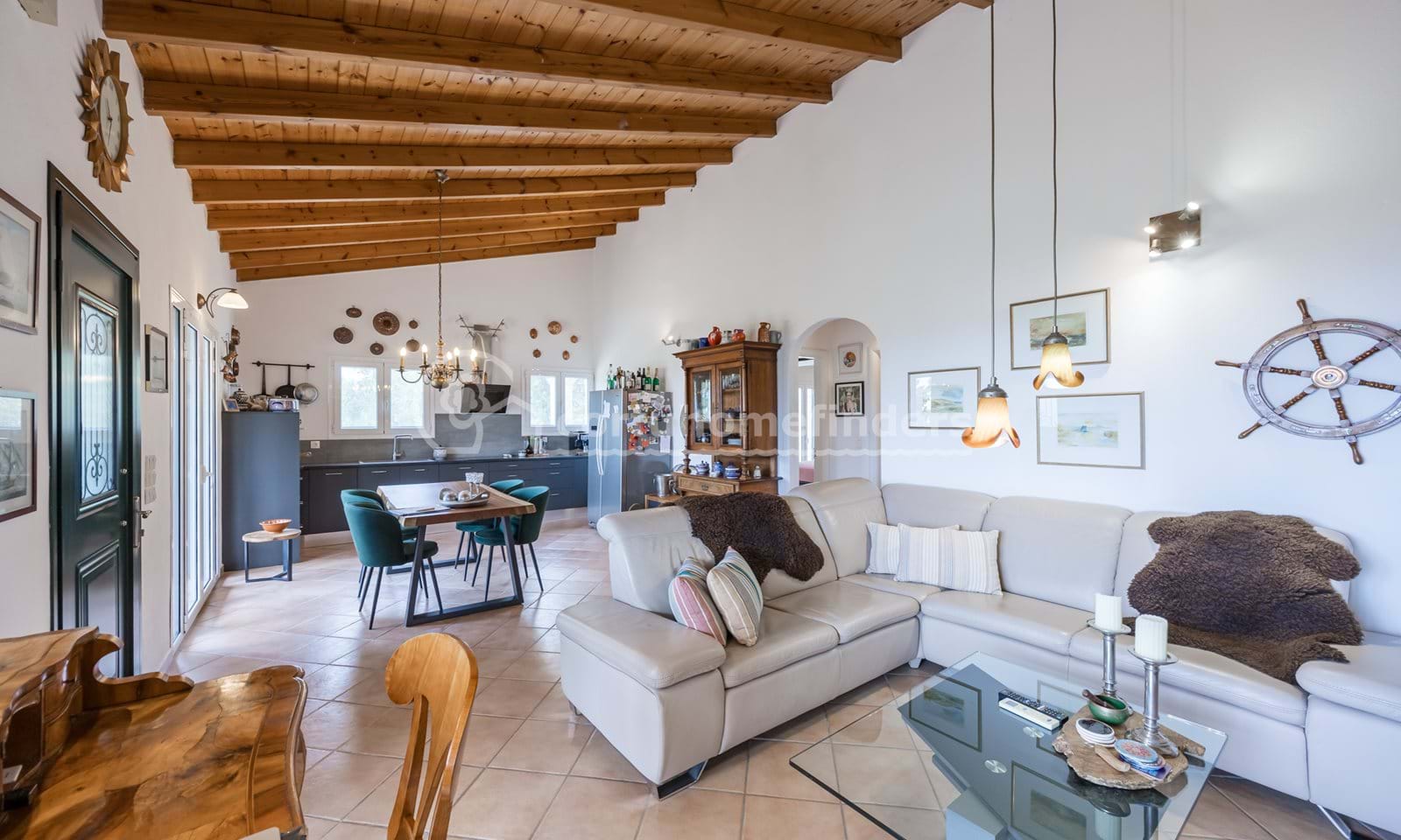 Listing photograph 8 of 23 of the house in Karousades, published by Corfu Home Finders.