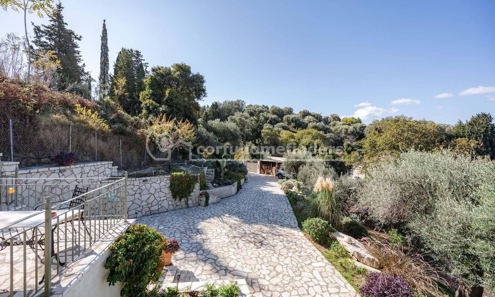 Listing photograph 4 of 23 of the house in Karousades, published by Corfu Home Finders.