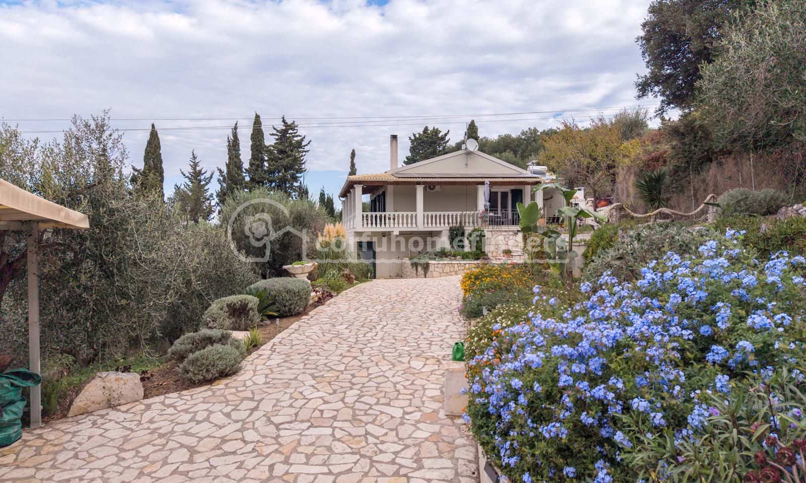 Listing photograph 3 of 23 of the house in Karousades, published by Corfu Home Finders.