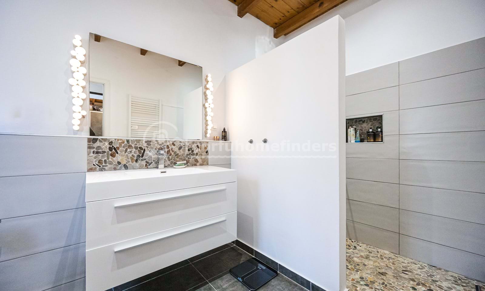Listing photograph 17 of 23 of the house in Karousades, published by Corfu Home Finders.