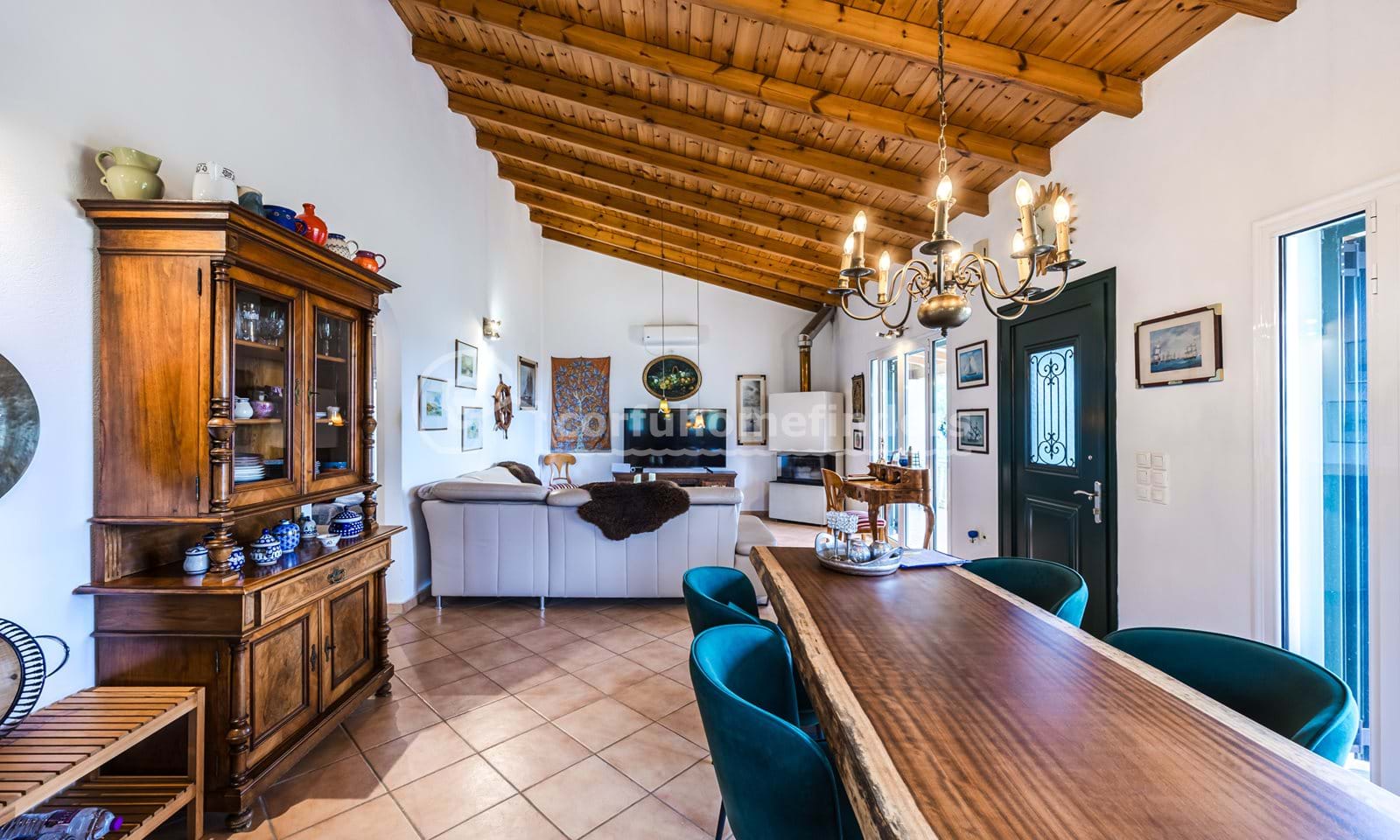 Listing photograph 10 of 23 of the house in Karousades, published by Corfu Home Finders.