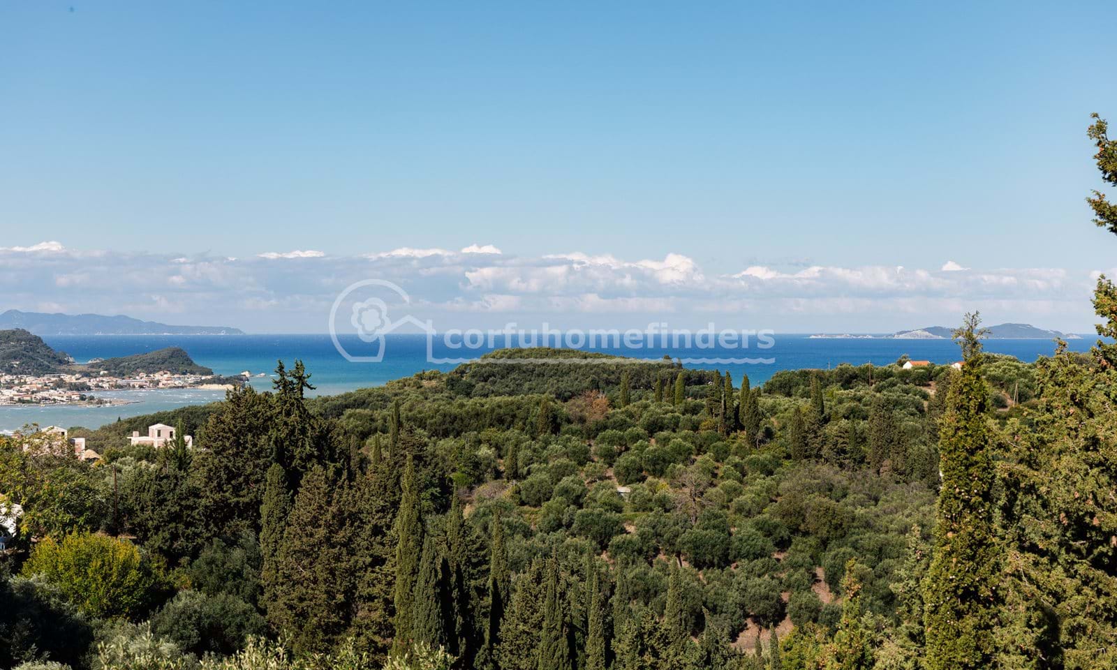Listing photograph 6 of 23 of the house in Karousades, published by Corfu Home Finders.