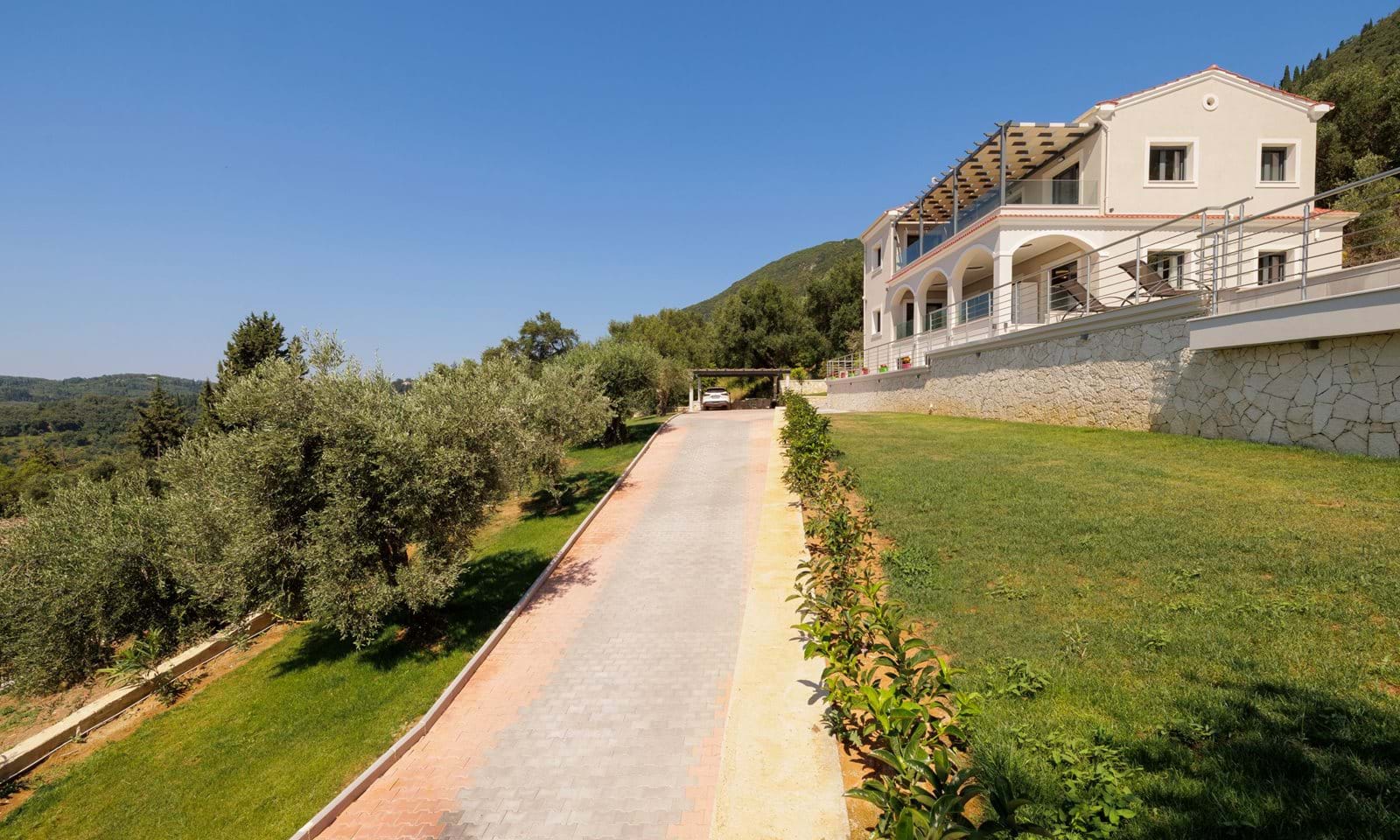 Listing photograph 4 of 35 of the house in Agios Markos, published by Corfu Home Finders.