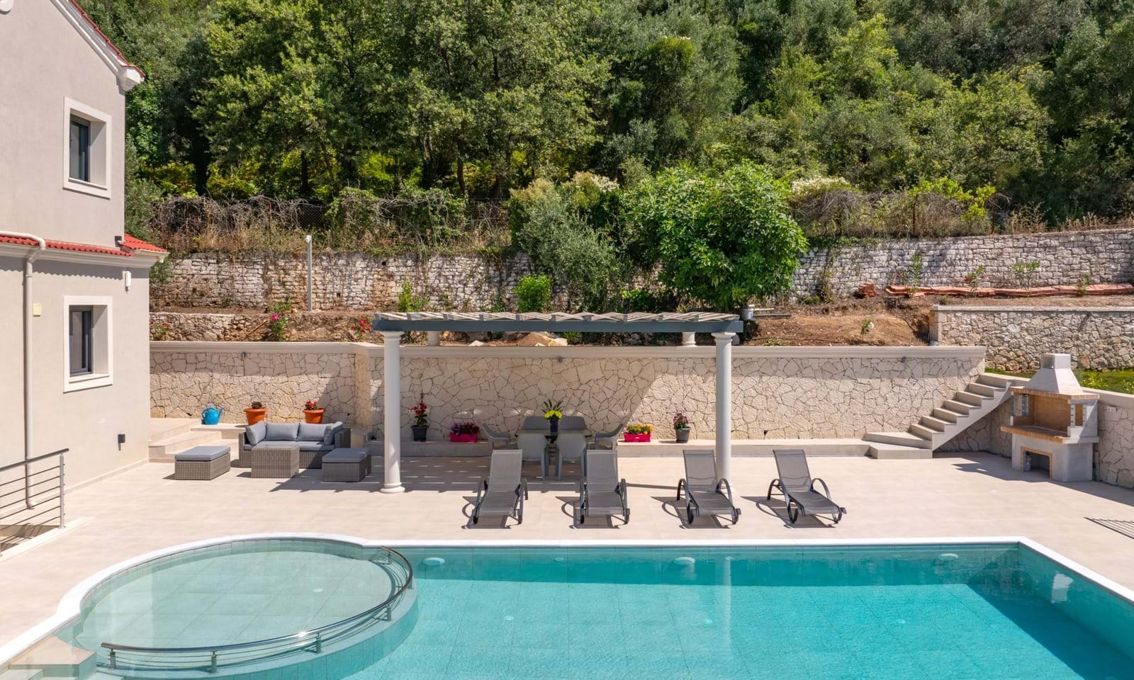 Listing photograph 27 of 35 of the house in Agios Markos, published by Corfu Home Finders.