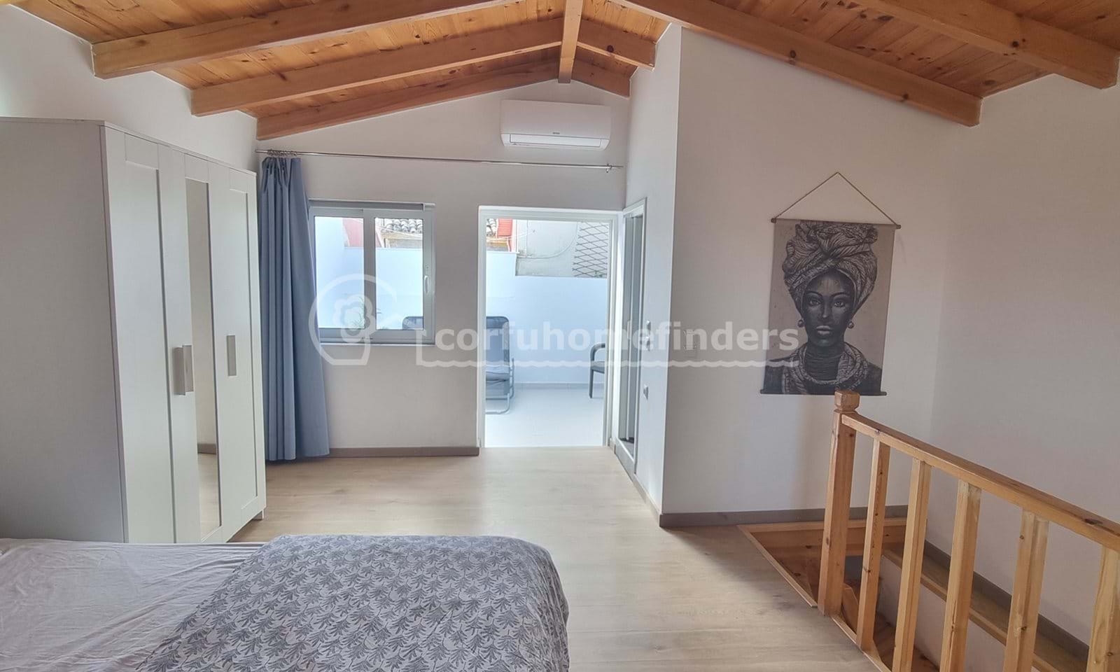 Listing photograph 11 of 17 of the house in Lefkimmi, published by Corfu Home Finders.