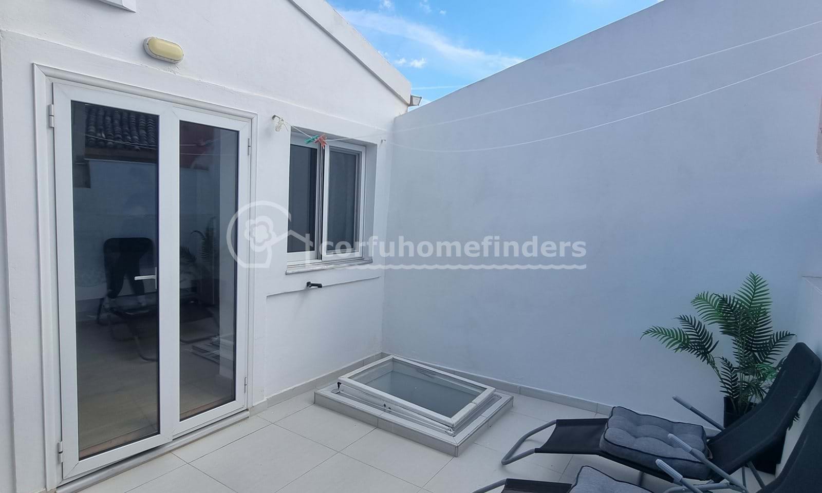 Listing photograph 15 of 17 of the house in Lefkimmi, published by Corfu Home Finders.