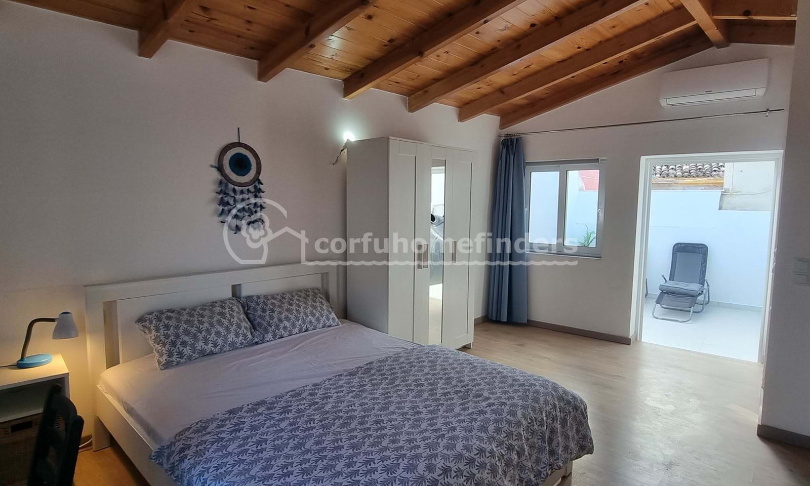Listing photograph 13 of 17 of the house in Lefkimmi, published by Corfu Home Finders.
