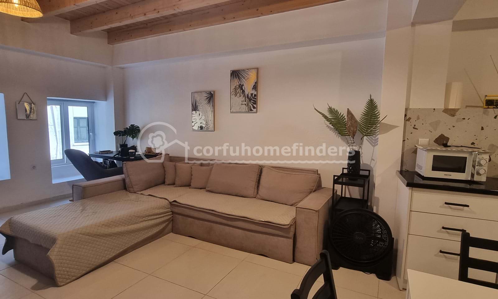 Listing photograph 4 of 17 of the house in Lefkimmi, published by Corfu Home Finders.