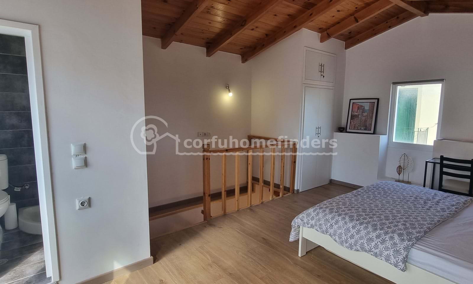 Listing photograph 14 of 17 of the house in Lefkimmi, published by Corfu Home Finders.