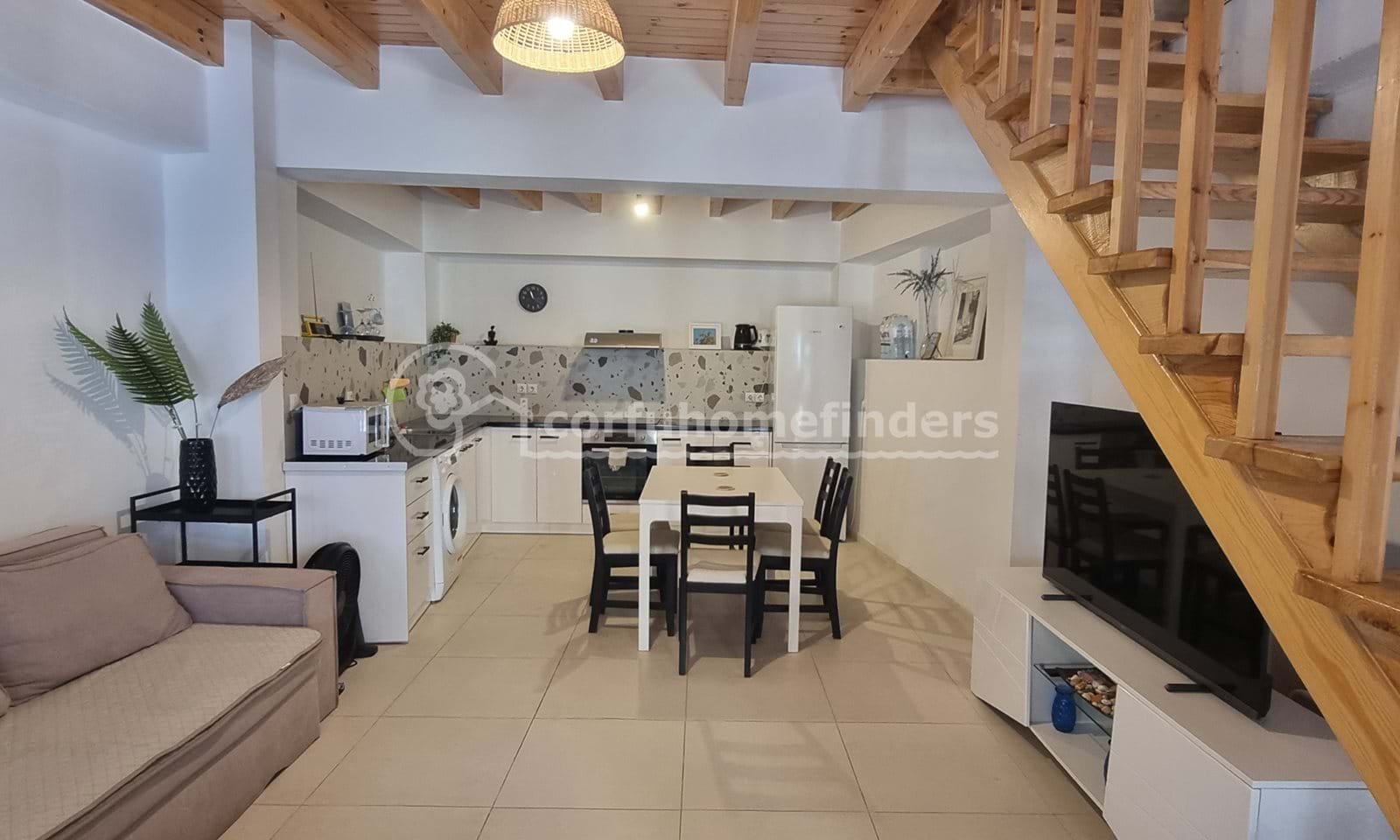 Listing photograph 2 of 17 of the house in Lefkimmi, published by Corfu Home Finders.