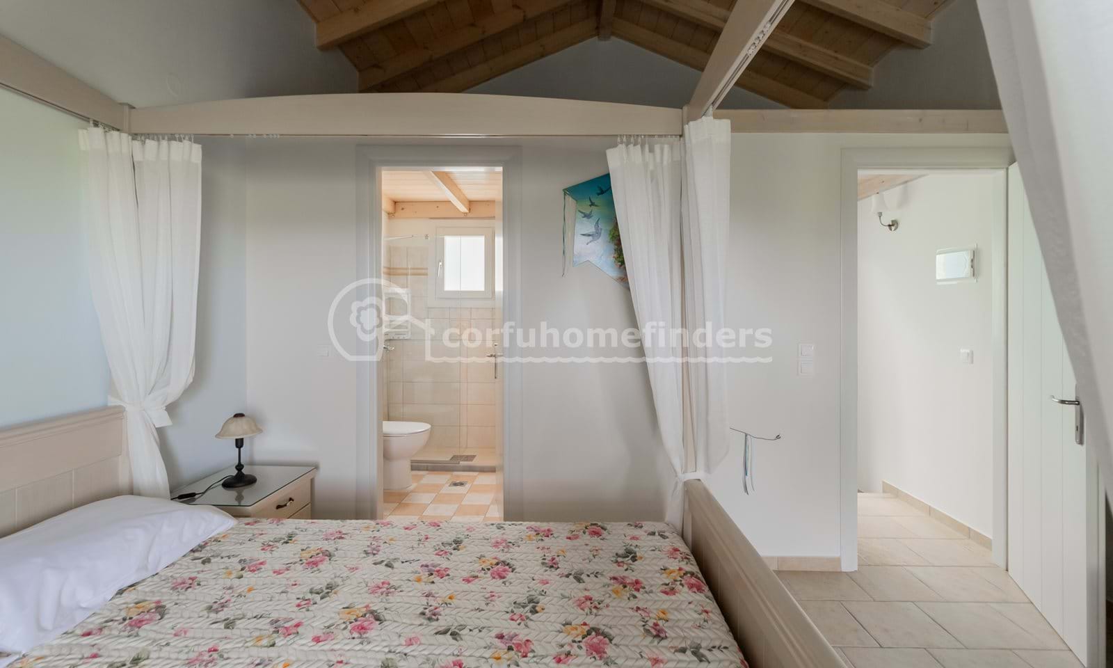 Listing photograph 12 of 14 of the house in Platonas, published by Corfu Home Finders.