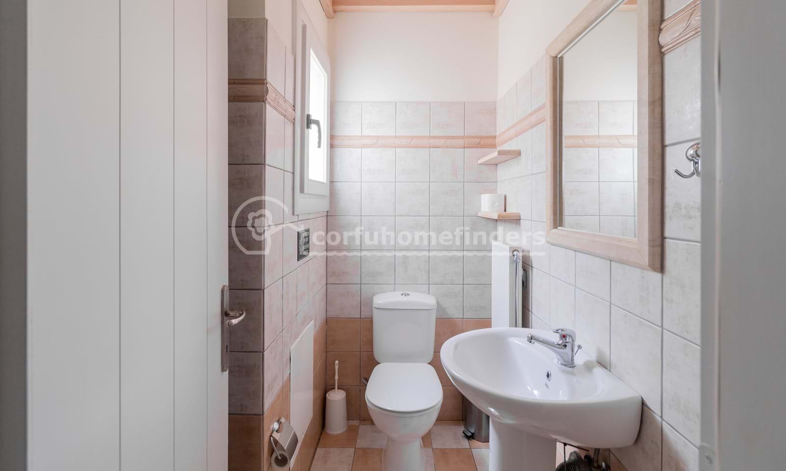 Listing photograph 13 of 14 of the house in Platonas, published by Corfu Home Finders.