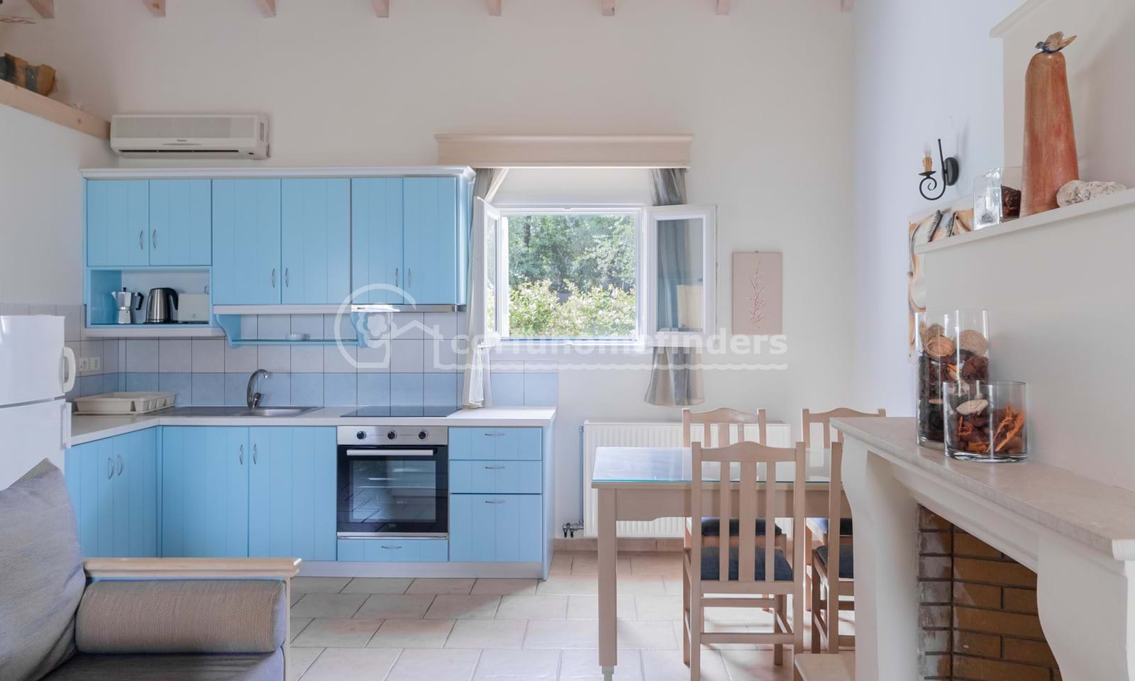 Listing photograph 8 of 14 of the house in Platonas, published by Corfu Home Finders.
