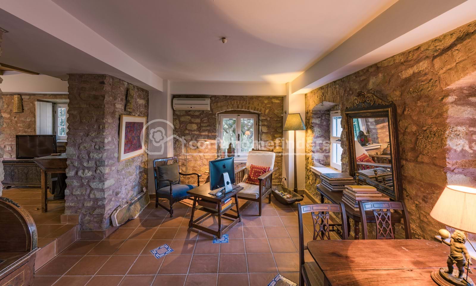 Listing photograph 7 of 25 of the house in Chorepiskopi, published by Corfu Home Finders.