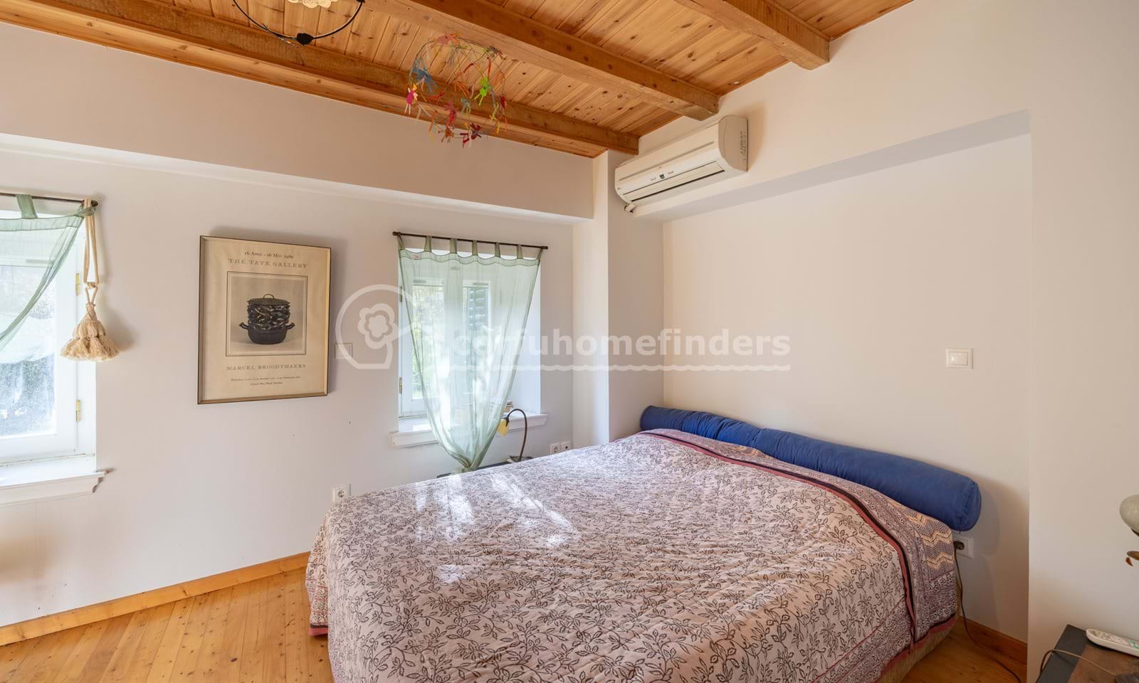 Listing photograph 11 of 25 of the house in Chorepiskopi, published by Corfu Home Finders.