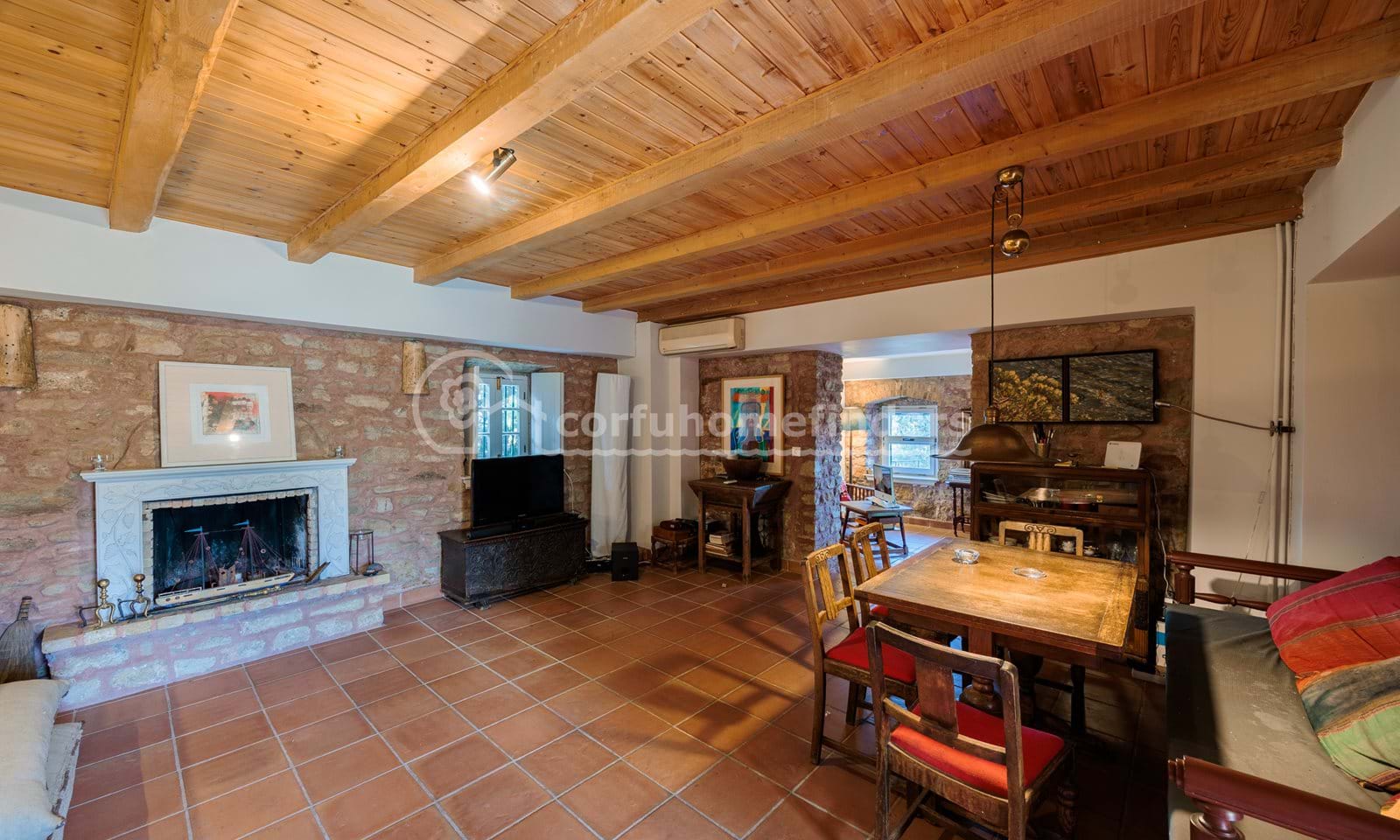Listing photograph 3 of 25 of the house in Chorepiskopi, published by Corfu Home Finders.