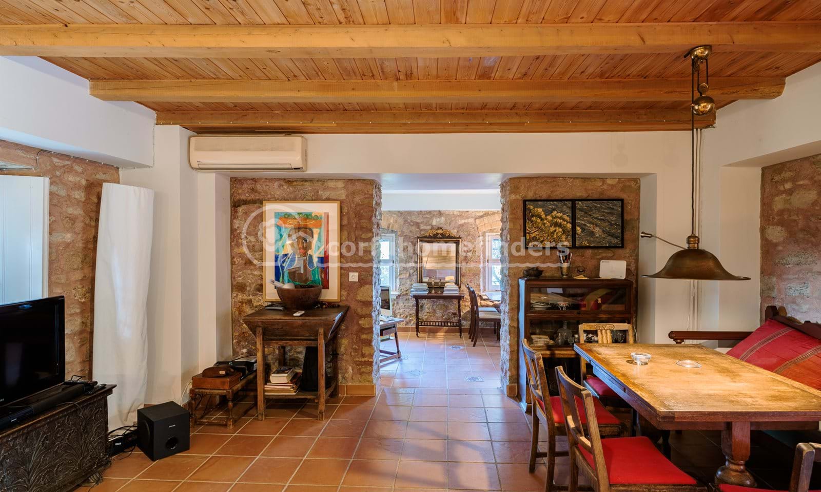 Listing photograph 6 of 25 of the house in Chorepiskopi, published by Corfu Home Finders.