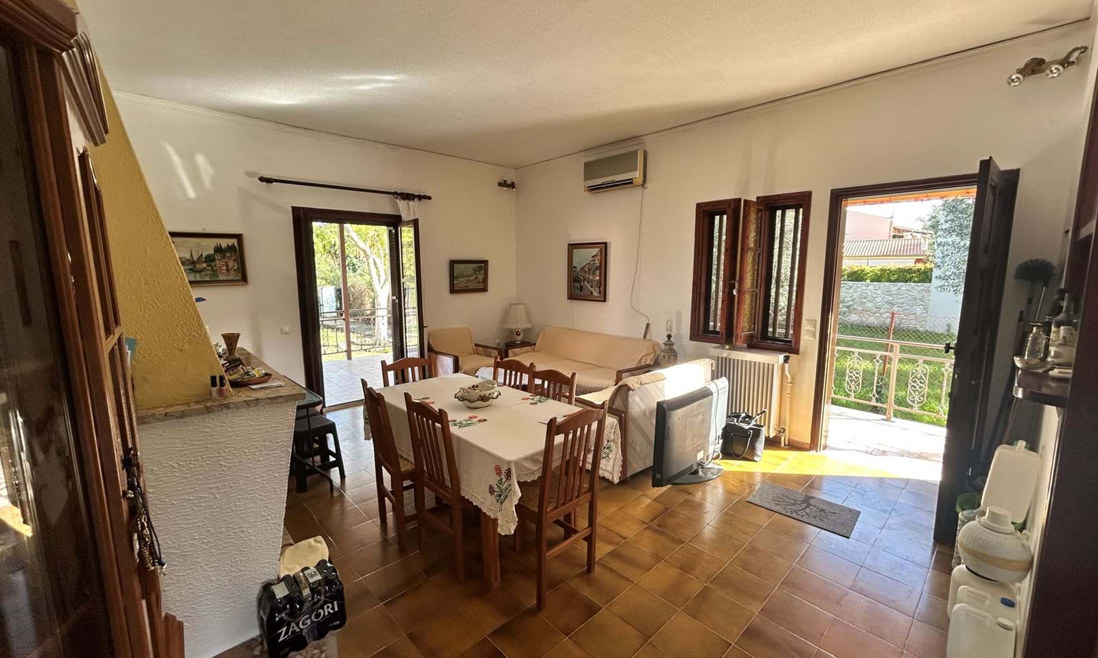 Listing photograph 6 of 16 of the house in Kouramades, published by Corfu Home Finders.