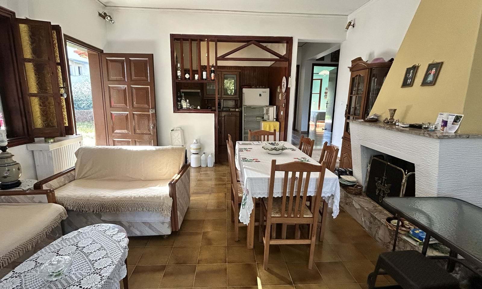 Listing photograph 4 of 16 of the house in Kouramades, published by Corfu Home Finders.