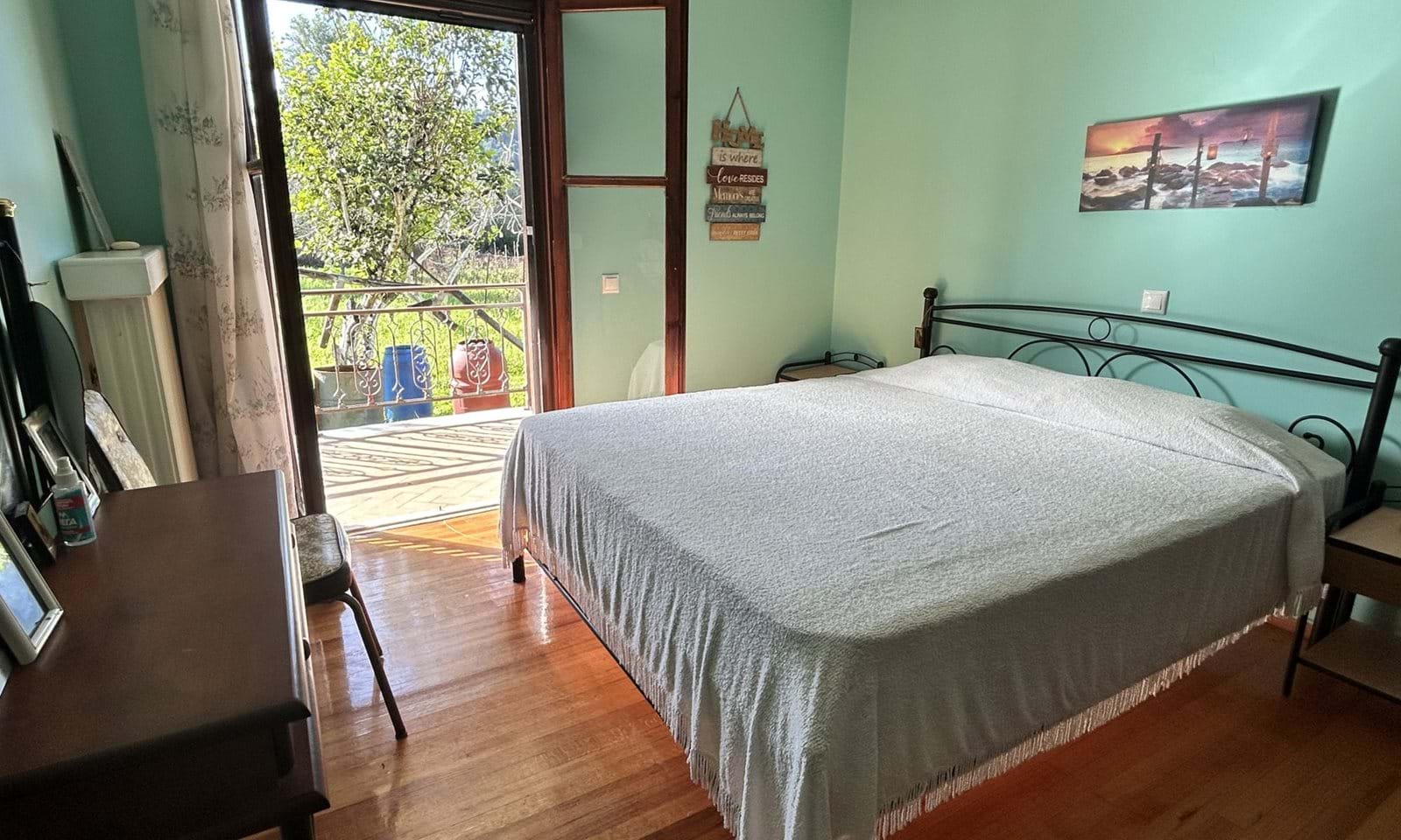 Listing photograph 12 of 16 of the house in Kouramades, published by Corfu Home Finders.