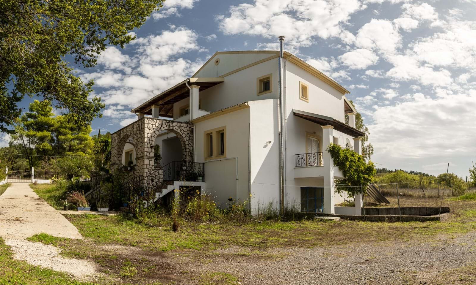Listing photograph 2 of 13 of the house in Liapades, published by Corfu Home Finders.