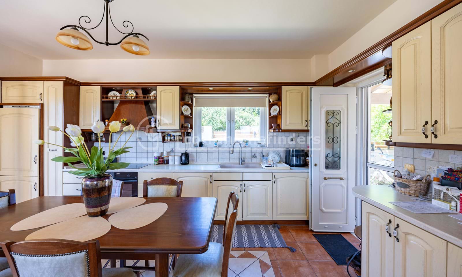 Listing photograph 11 of 27 of the house in Kastania, published by Corfu Home Finders.