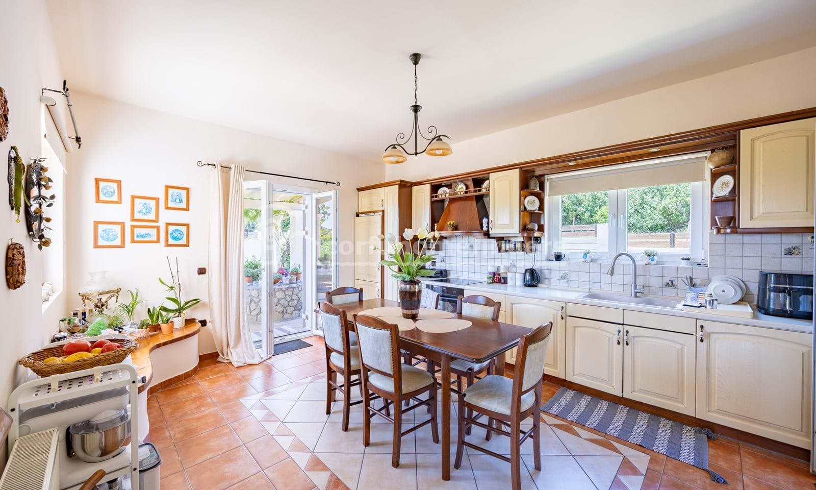 Listing photograph 12 of 27 of the house in Kastania, published by Corfu Home Finders.