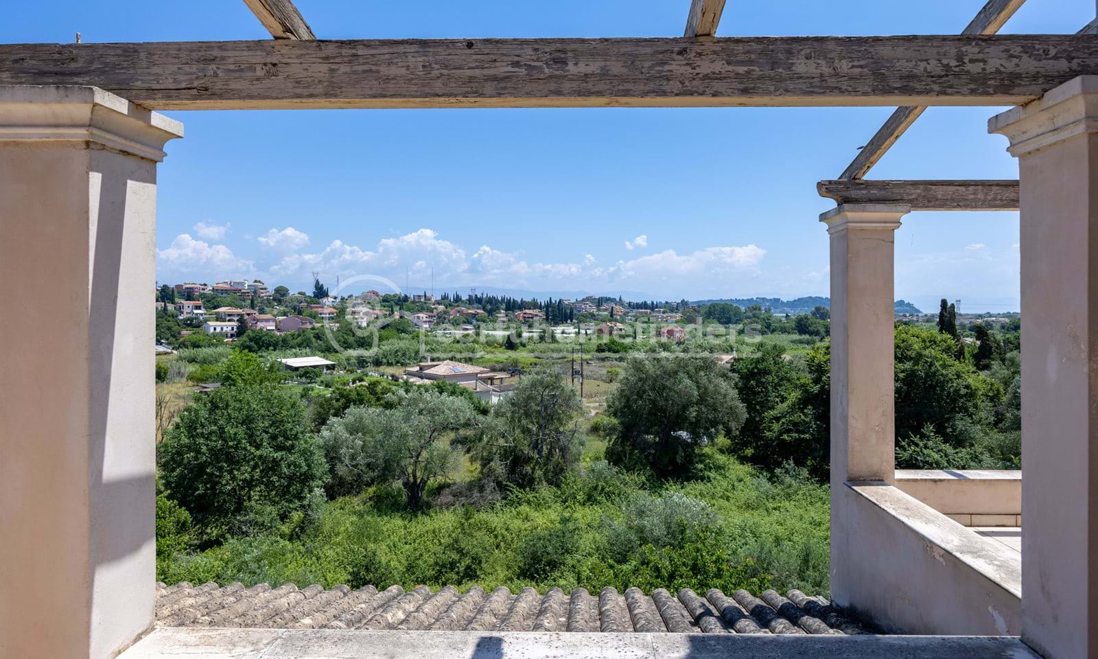Listing photograph 19 of 27 of the house in Kastania, published by Corfu Home Finders.