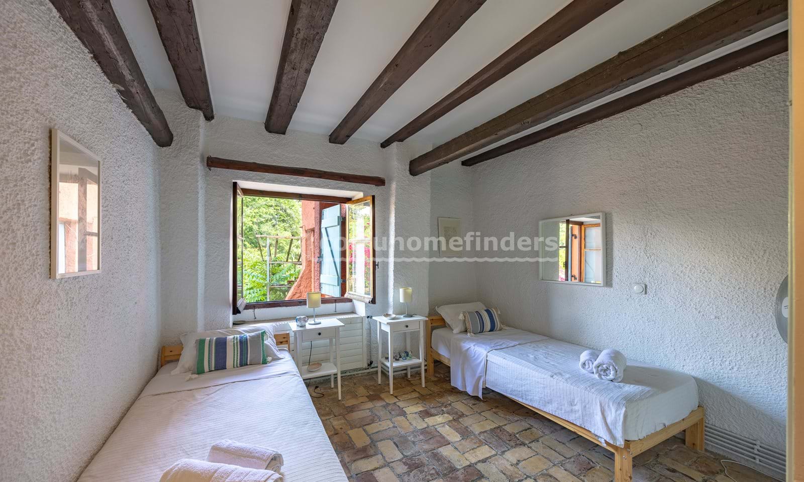 Listing photograph 11 of 20 of the house in Corfu Town, published by Corfu Home Finders.