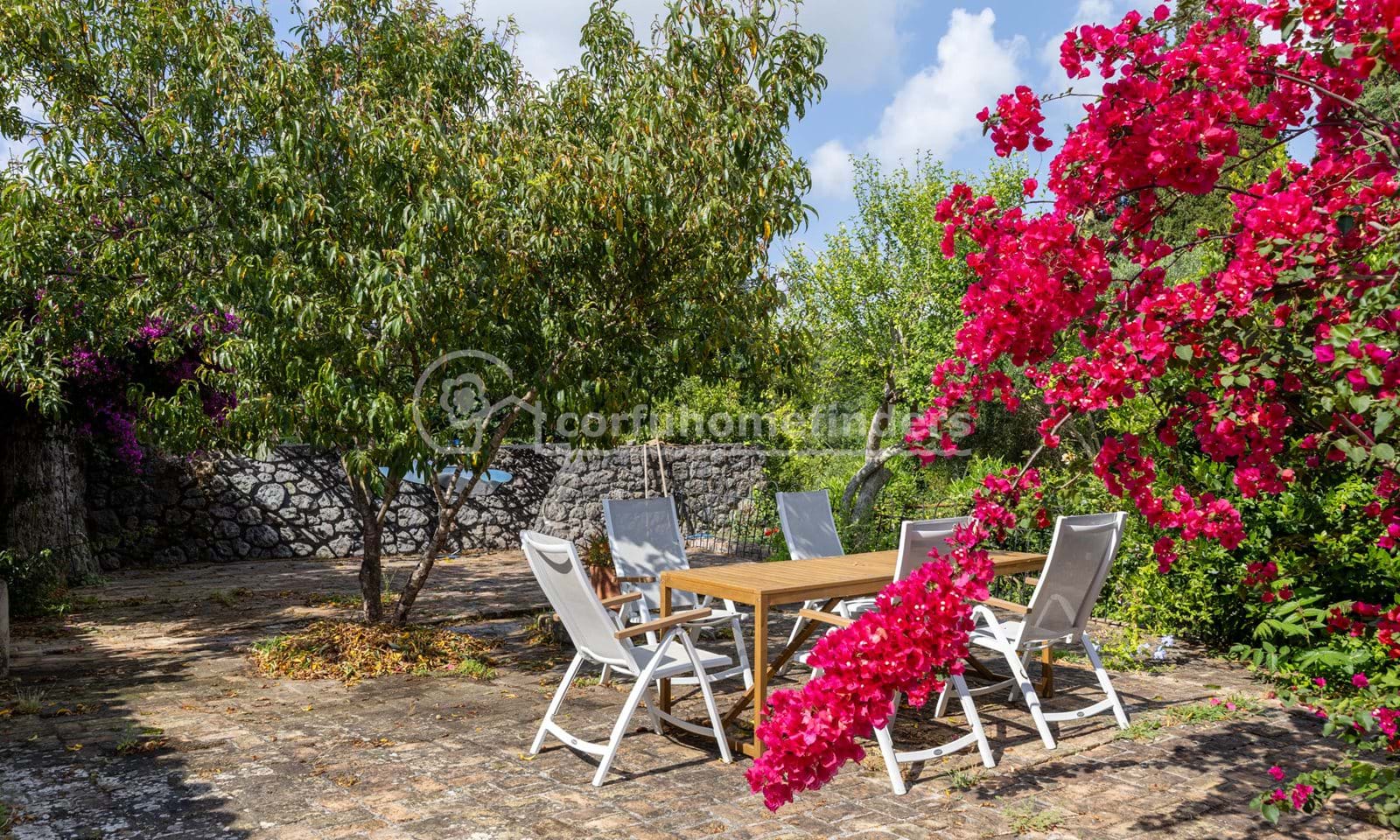 Listing photograph 4 of 20 of the house in Corfu Town, published by Corfu Home Finders.