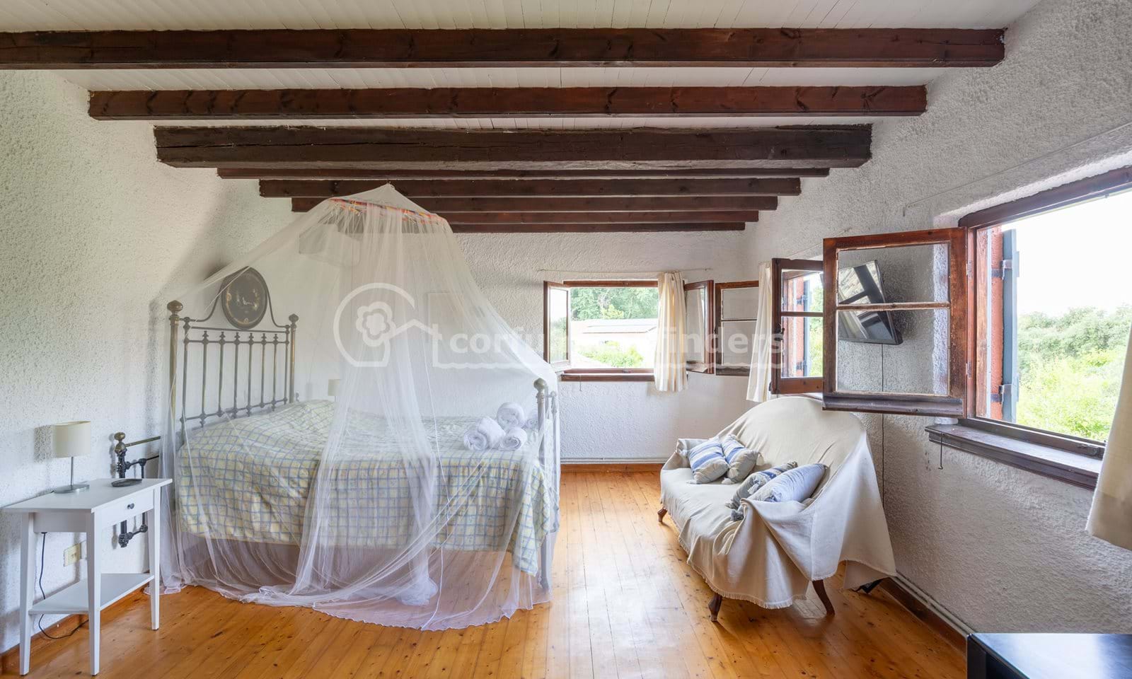 Listing photograph 16 of 20 of the house in Corfu Town, published by Corfu Home Finders.