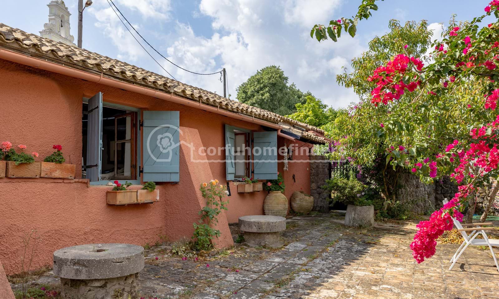 Listing photograph 2 of 20 of the house in Corfu Town, published by Corfu Home Finders.