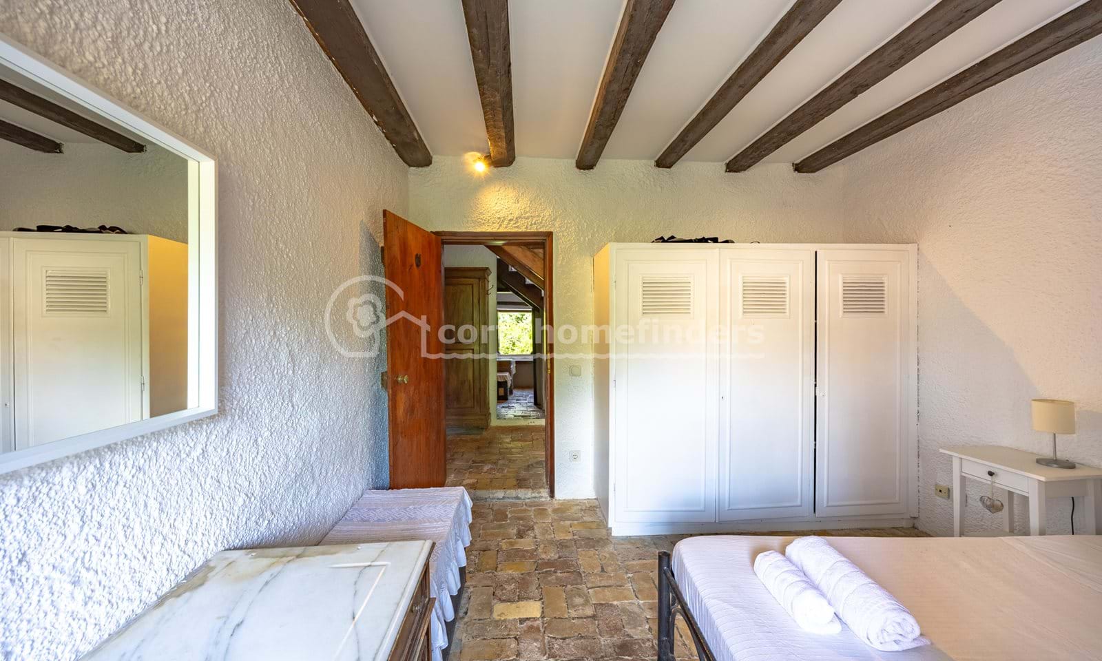 Listing photograph 13 of 20 of the house in Corfu Town, published by Corfu Home Finders.