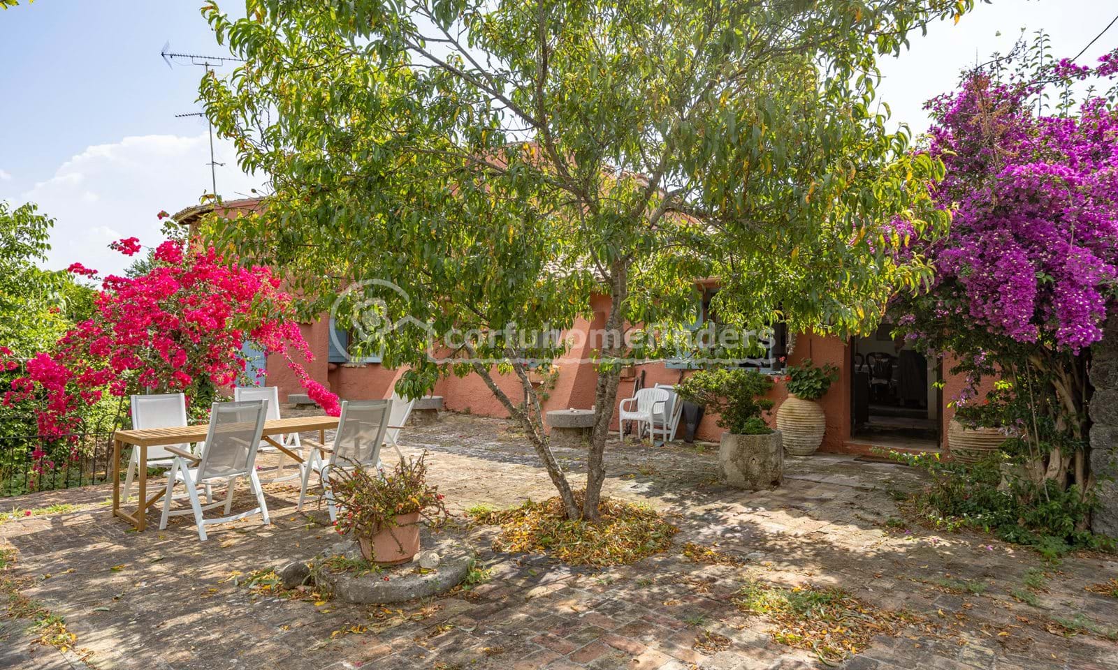Listing photograph 3 of 20 of the house in Corfu Town, published by Corfu Home Finders.