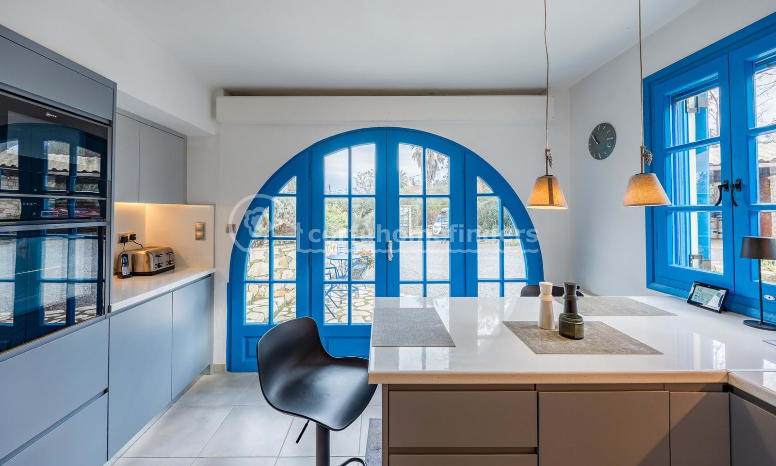 Listing photograph 4 of 23 of the house in Gouvia, published by Corfu Home Finders.